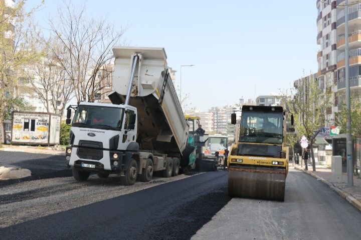 Şanliurfa Büyükşehi̇r Beledi̇yesi̇’nden Karaköprü’de Yoğun Asfalt Mesai̇si̇ (1) (Küçük)