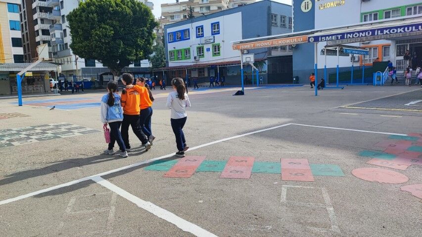 Şanlıurfa Siverek’teki Saldırı Sonrası Öğretmenlerden İş Bırakma Eylemi (1) (Küçük)