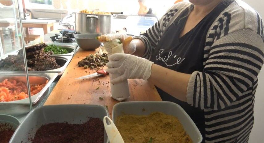 Şanlıurfa Usulü Nohut Dürüm İskenderun’da Vatandaşların Gözdesi Oldu (3) (Küçük)