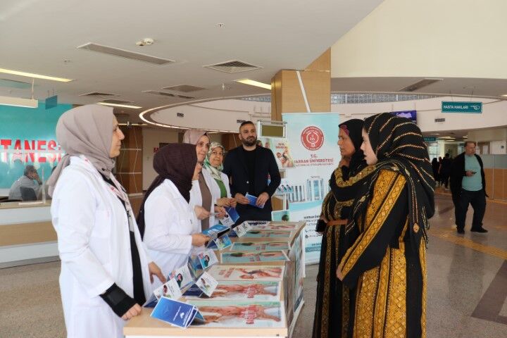 Şanlıurfa’da Aşının Önemi Vatandaşlara Anlatıldı (1) (Küçük)