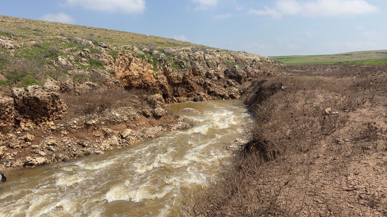 Şanlıurfa’da Gizemli Girdap Tonlarca Su Yok Oluyor (1)