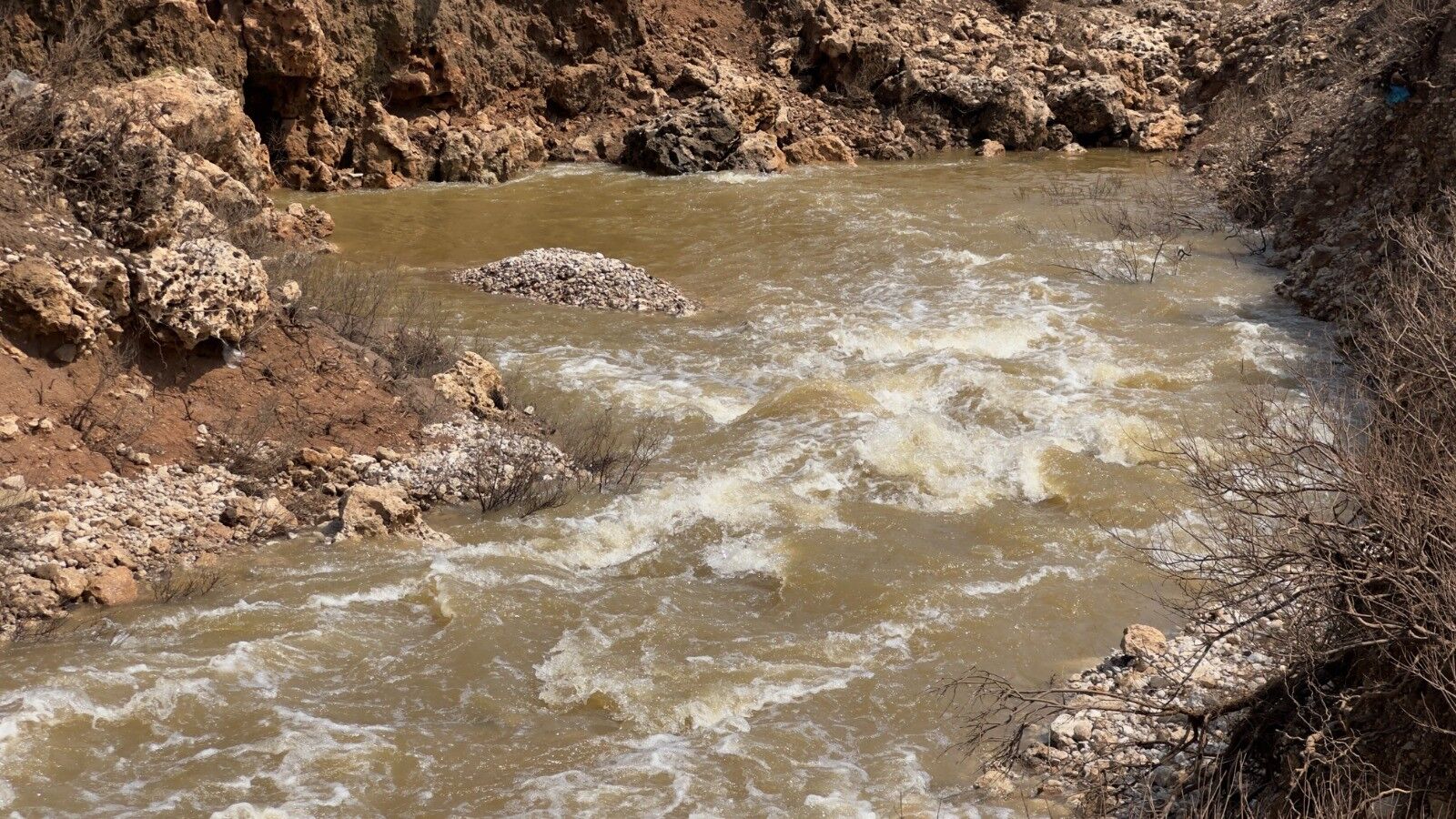 Şanlıurfa’da Gizemli Girdap Tonlarca Su Yok Oluyor (3)