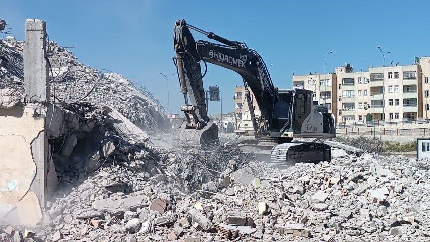 Şanlıurfa’da Okul Yanındaki Yıkım Panik Yarattı!