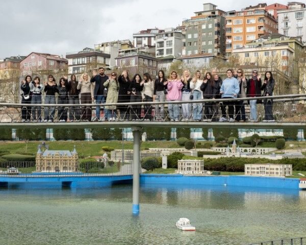 Aw708967 02 (Küçük)