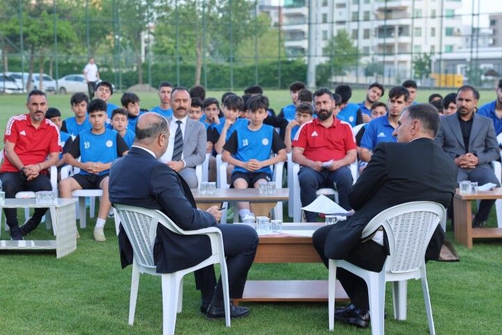 Başkan Ni̇hat Çi̇ftçi̇, Sporcularin Sorularini Yanitladi (5) (Küçük)