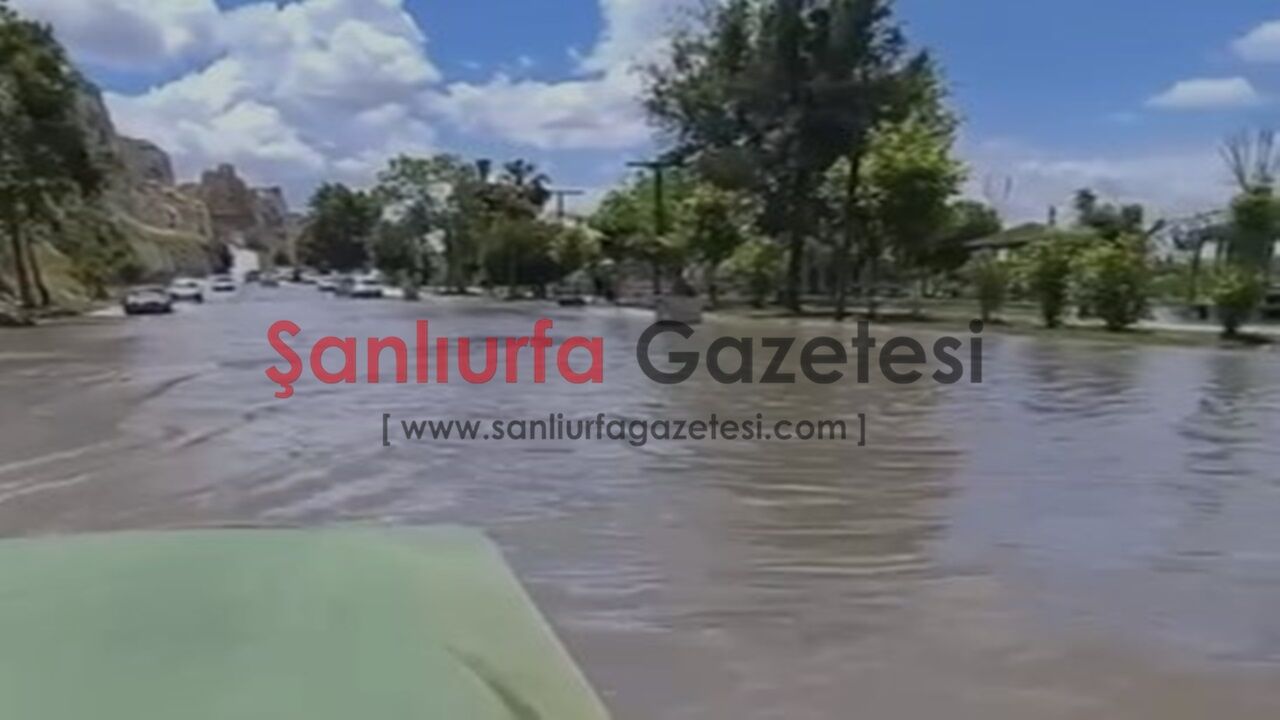 Birecik’te Yağış Sonrası Yollar Göle Döndü