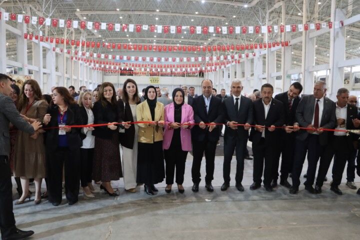 Karaköprü’de Kadin Emeği̇ Festi̇vali̇ Coşkusu Başladi (5) (Küçük)