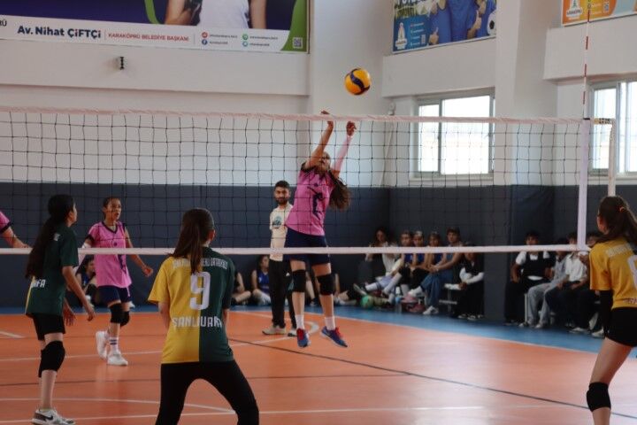 Karaköprü’de Voleybol Turnuvasinda Heyecan Sürüyor (2) (Küçük)