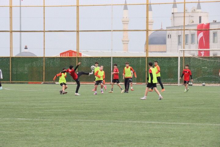 Şanliurfa Büyükşehi̇r Beledi̇yesi̇, Geleceği̇n Futbolcularini Yeti̇şti̇ri̇yor (2) (Küçük)