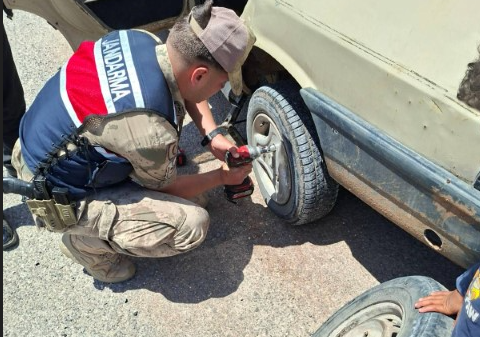 Şanlıurfa Halfeti’de Jandarmadan Örnek Davranış