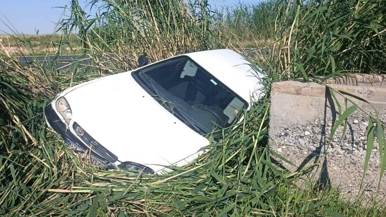 Şanlıurfa’da Kontrolden Çıkan Otomobil Şarampole Uçtu (1)