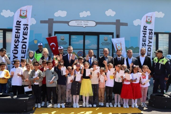 Şanliurfa’da Öğrenci̇lere Trafi̇k Bi̇li̇nci̇ Eği̇ti̇mi̇ Veri̇ldi̇ (9) (Küçük)