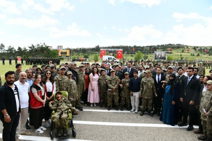 Şanlıurfa’da Özel Gençler İçin Temsili Askerlik Töreni Düzenlendi (2) (Küçük)