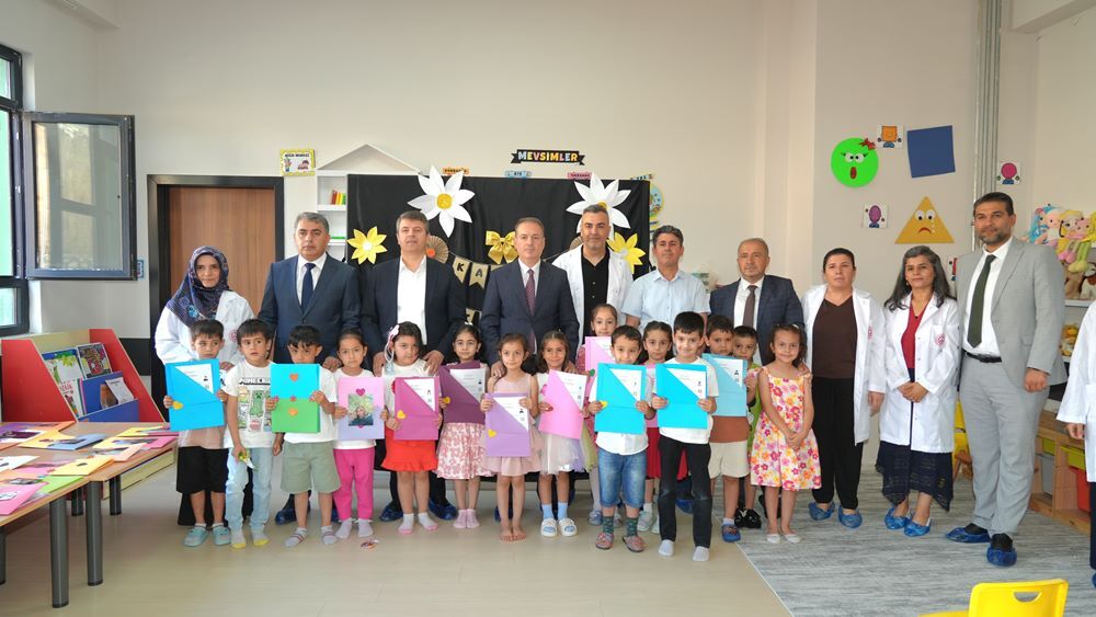 Şanlıurfa'da çocuklar karnelerini aldı