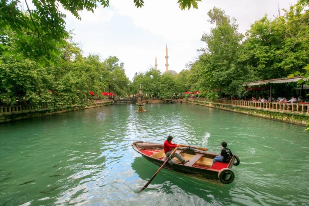 Aynzeliha Gölü Çay Bahçesi ihalesi yayımlandı; Şanlıurfa Büyükşehir detayları belirledi