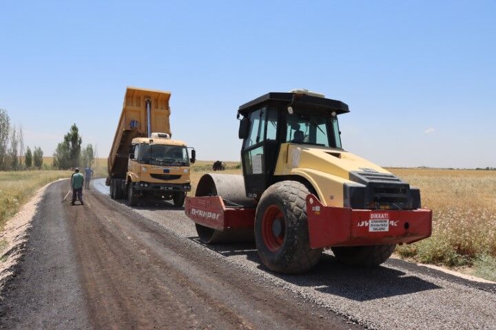 Şanlıurfa’da 18 Kilometrelik Grup Yolunda Beton Yol Hamlesi