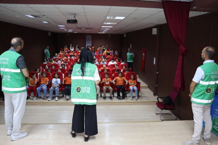 Haliliye Belediyesi’nden Öğrencilere Çevre Ve Geri Dönüşüm Eğitimi (1)