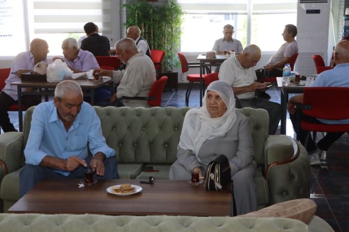 Karaköprü'de Dünya Emekliler Günü Coşkuyla Kutlandı! (1)