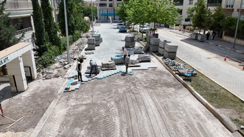 Karaköprü’de Prestij Sokak Çalışmalarıyla Mahalleler Yenileniyor