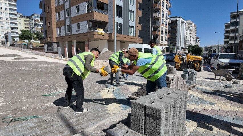 Karaköprü’de Yeni Yaşam Alanlarına Modern Yol Dokunuşu Devam Ediyor (3)