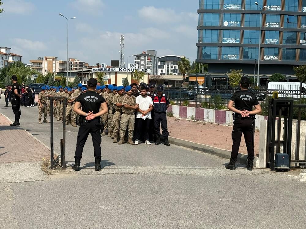 Şanlıurfa'da bahis çetesine milyarlarca liralık ağır darbe; Koli koli delil!