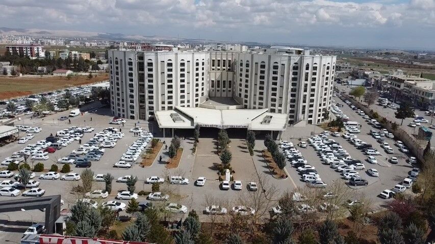 Şanlıurfa’da 8 Santimetrelik Dev Beyin Tümörü Kapalı Yöntemle Başarıyla Alındı (1)