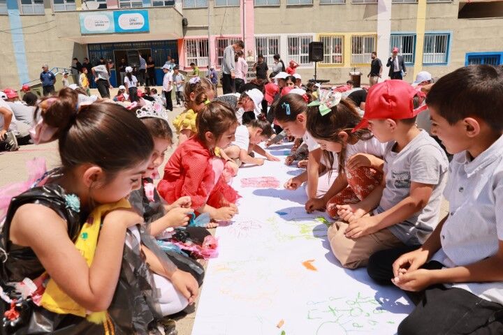 Şanlıurfa’da Çevre Bilinci İçin Binlerce Öğrenci Aynı Etkinlikte Buluştu (1)