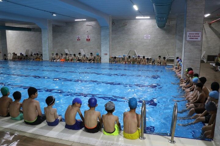 Şanlıurfa'da Hem Spor Hem Serinlik! Çocuklar Havuzlara Akın Ediyor