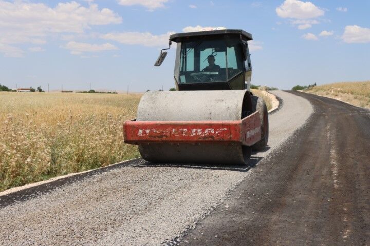 Şanlıurfa’da Kırsal Ulaşım Güçleniyor Eyyübiye’de Yol Yenilendi (4)