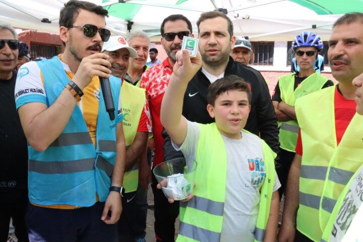 Şanlıurfa’da Yeşilay Bisiklet Turu Coşkusu 5 Kişiye Bisiklet Hediye Edildi (2)