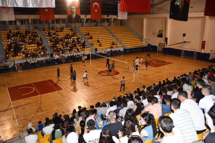 Siverek’te Spor Şöleni: Öğretmenler Arası Turnuva Nefes Kesti!
