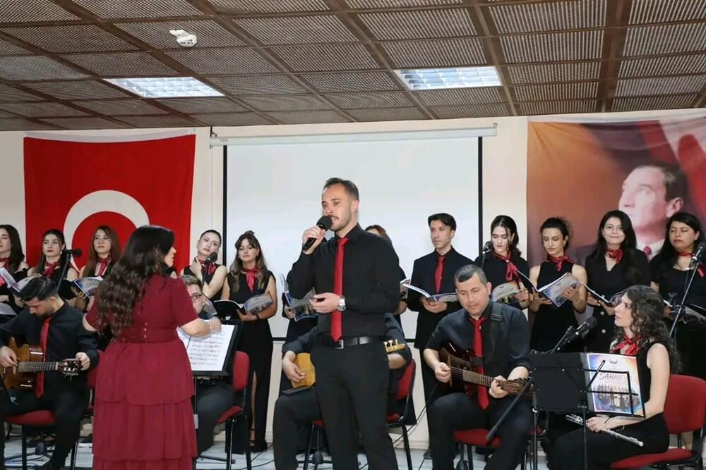 Sınıftan sahneye; Viranşehirli öğretmenlerden unutulmaz gece
