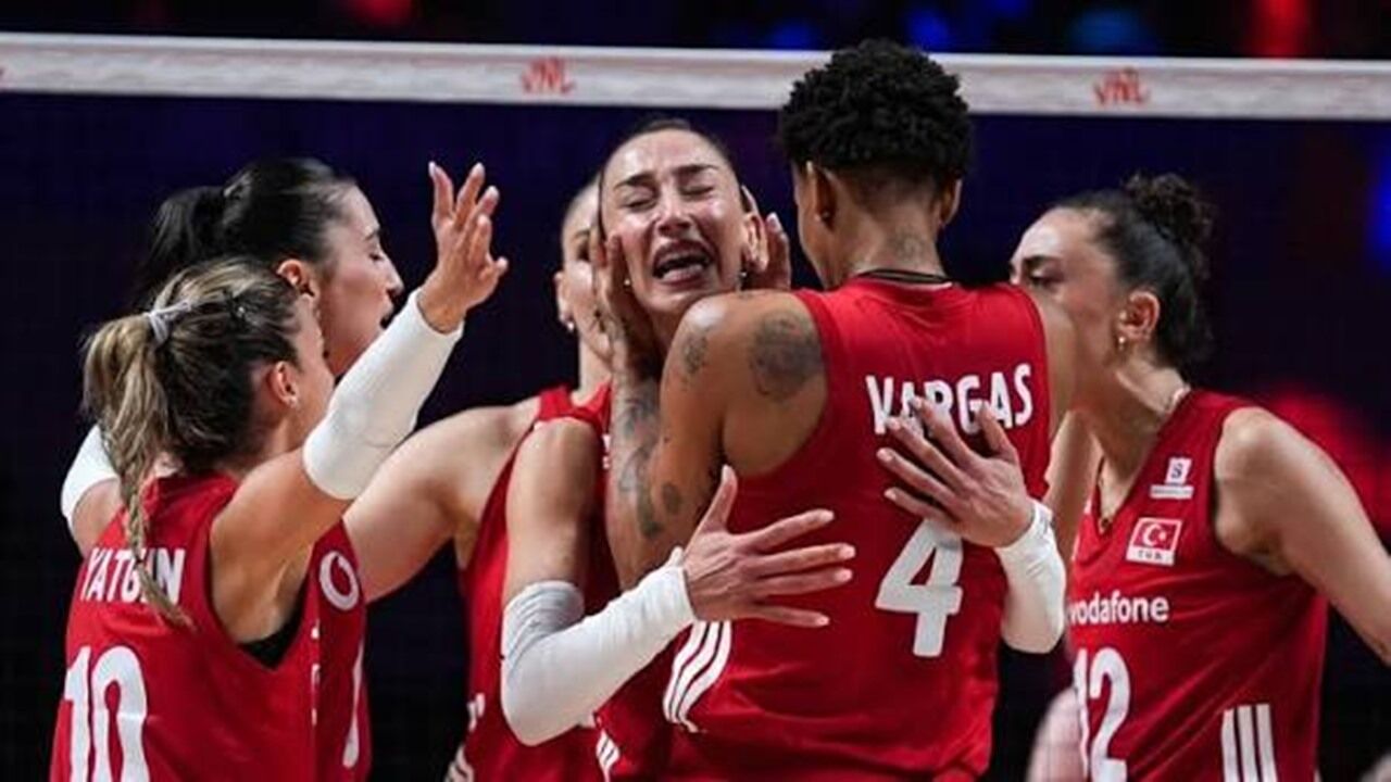 Brezilya'yı Yıkan Geri Dönüş! Filenin Sultanları Altın Madalyaya Uçtu
