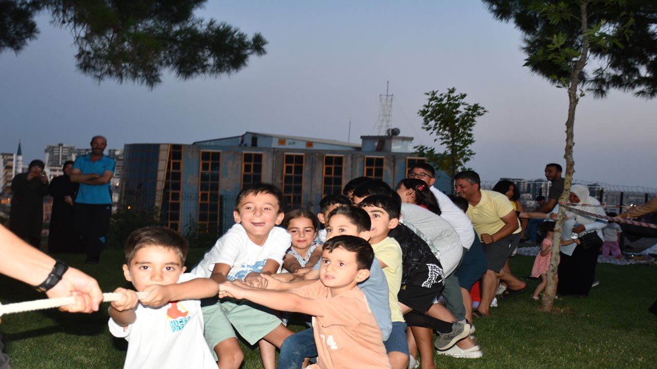 Tarihi kalede karnaval coşkusu: Siverekli çocuklar eğlendi!