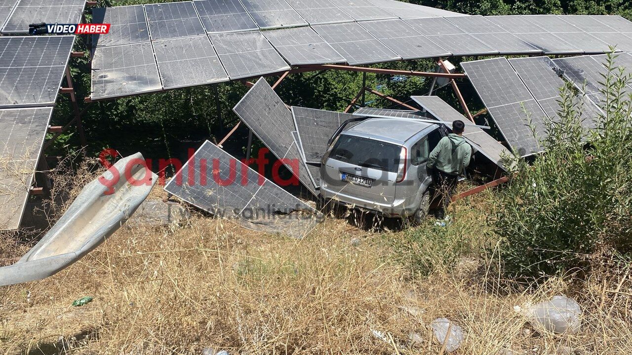 Şanlıurfa'da Almanya Plakalı Otomobil Şarampole Devrildi: 3 Yaralı