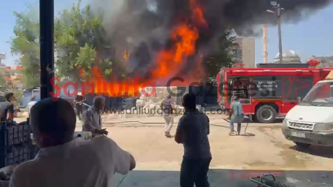 Şanlıurfa’da Hal Pazarı Yakınında Yangın Paniği