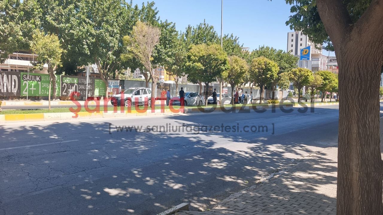 Şanlıurfa'da 4 Araç Birbirine Girdi: Zincirleme Kazada Maddi Hasar Oluştu