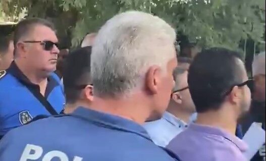 Birecik'te Kıyı Restoran'da Yıkım Gerginliği: İş Yeri Sahibinin Silahlı Tepki Gösterdiği İddia Edildi
