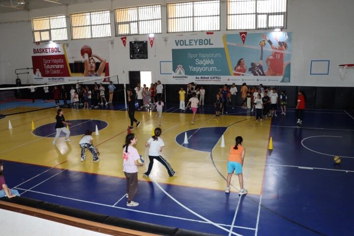 Karaköprü Doğukent Spor Kompleksi̇ Genç Sporculari Ağirliyor (3) (Small)-1