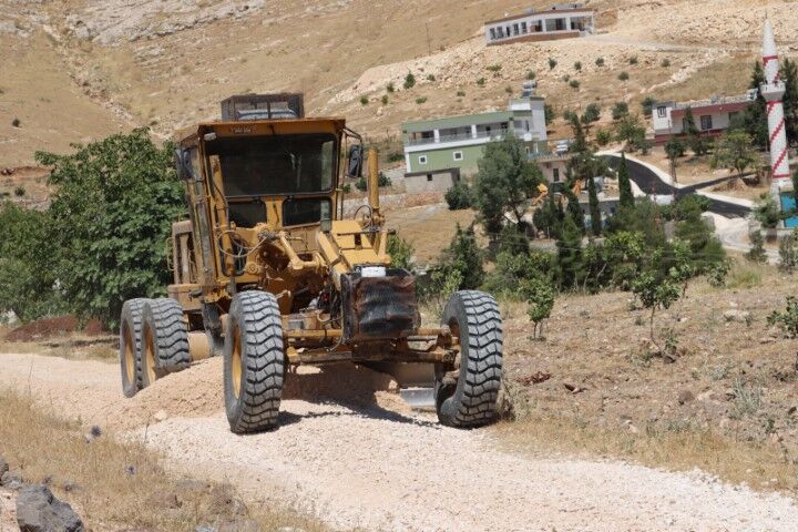 Karaköprü'de Kırsal Yollar Sathi Asfaltla Yenileniyor (3)