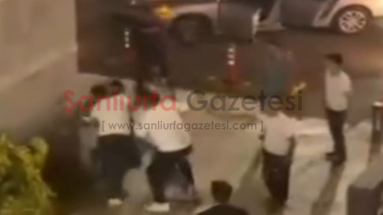 Şanlıurfa'daki Piazza AVM'nin girişinde Güvenlik Tartışması: Taksi Şoförü Darp Edildi, Vatandaşlar Müdahale Etti