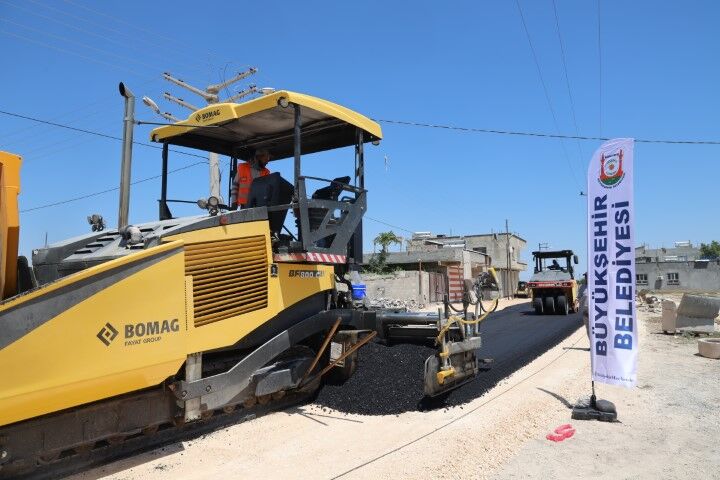 Şanlıurfa Büyükşehir Belediyesi Hilvan'da Asfalt Çalışmalarını Hızlandırdı (7)
