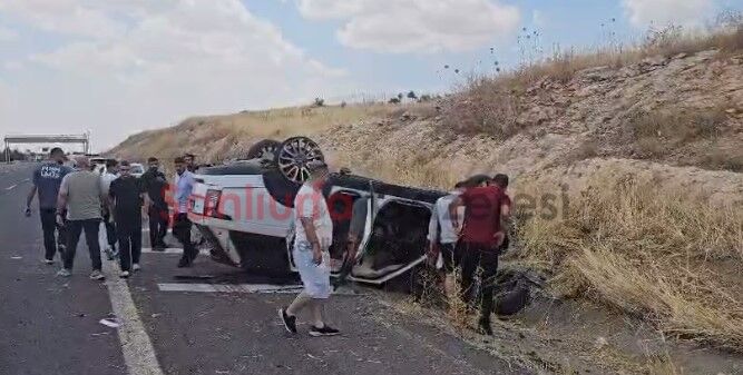 Şanlıurfa-Gaziantep Karayolunda Trafik Kazası: Araç Şarampole Devrildi, Sürücü Yaralandı