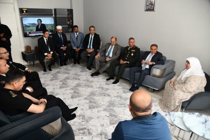 Şanlıurfa'da 15 Temmuz Demokrasi Ve Millî Birlik Günü'nde Duygulandıran Ziyaret (1)