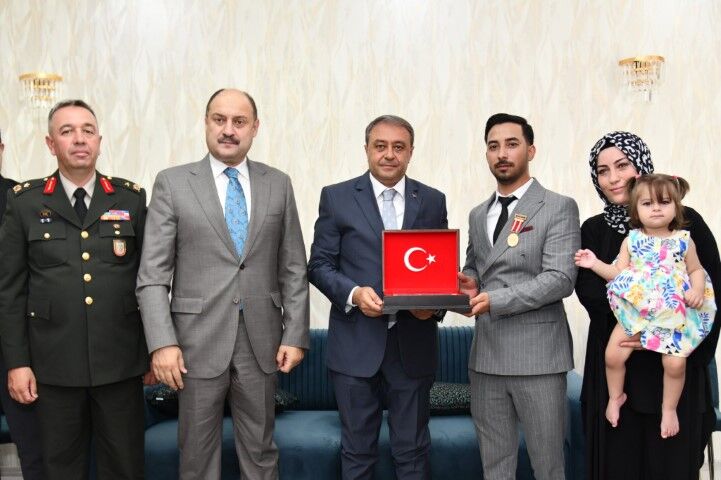 Şanlıurfa'da 15 Temmuz Demokrasi Ve Millî Birlik Günü'nde Duygulandıran Ziyaret (3)