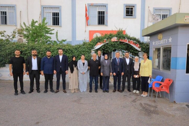 Şanlıurfa'da Ak Parti Heyeti Yaşlılar Ve Özel Bireylerle Buluştu (1)