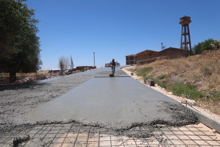 Şanlıurfa'da Kırsal Yollar Betonla Buluşuyor (1)