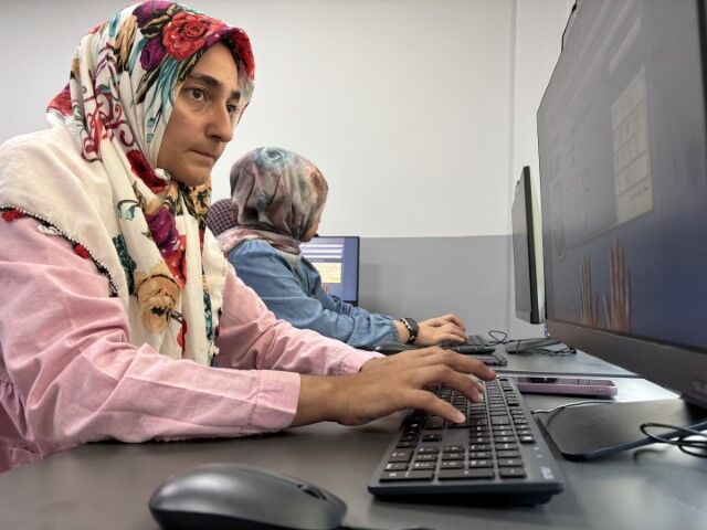Şanlıurfa'da Okuma Yazma Öğrenen Kadınların Azmi Takdir Topluyor (5)