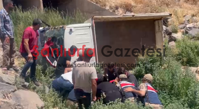 Şanlıurfa'da Otomobil Köprüden Dereye Uçtu: 1'i Çocuk 4 Yaralı