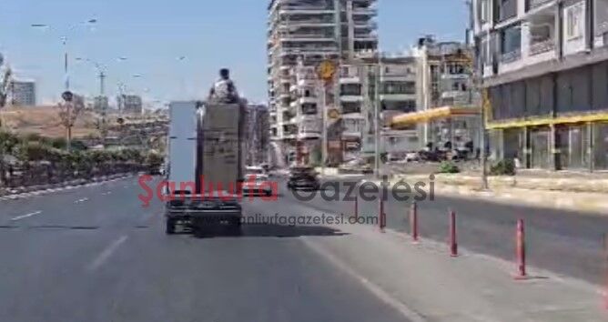 Şanlıurfa'da Pikabın Üzerindeki Tehlikeli Yolculuk Kamerada